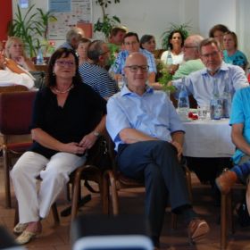Verabschiedung von Angelika Czubatinski mit Götz Zipser und Volker Raith (von links nach rechts) Verabschiedung von Angelika Czubatinski mit Götz Zipser und Volker Raith (von links nach rechts)