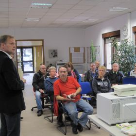 Praktische Informationen über Tiefkühlmenüs standen im Blickpunkt bei der Schulung des Teams von Praktische Informationen über Tiefkühlmenüs standen im Blickpunkt bei der Schulung des Teams von
