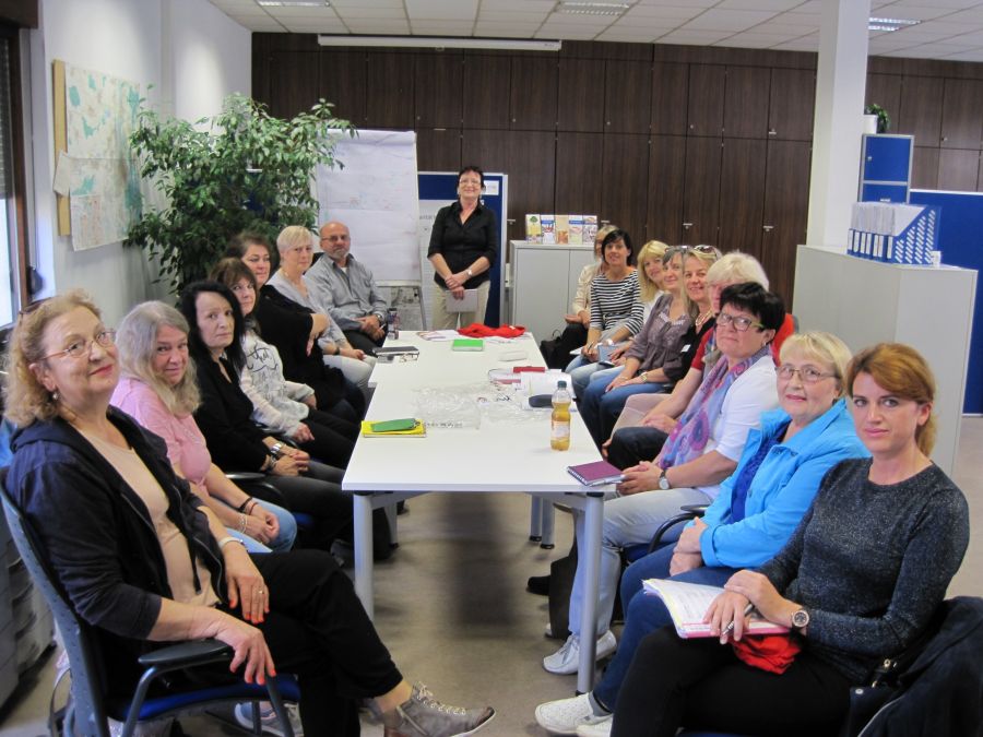 Dienstbesprechung unserer Mitarbeiter/innen der Abteilung Betreuung und Hilfe im Haushalt Dienstbesprechung unserer Mitarbeiter/innen der Abteilung Betreuung und Hilfe im Haushalt
